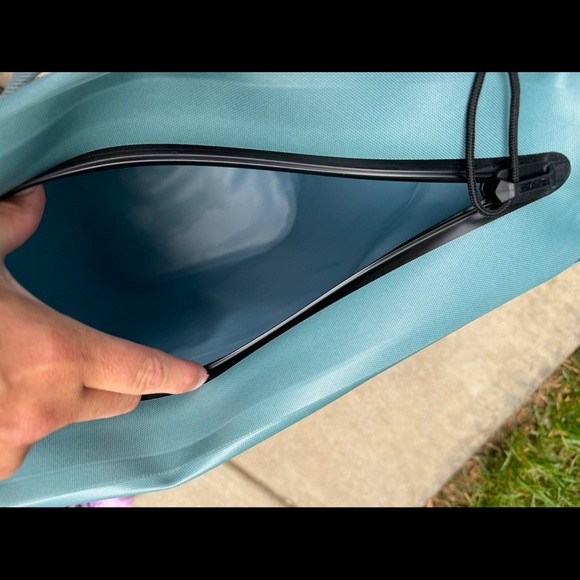 Hydroflask backpack Cooler - Picture 4 of 4